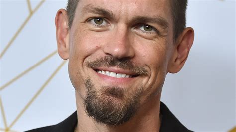 Shameless Star Steve Howey Found Kevin S Nude Scenes To Be Oddly Liberating