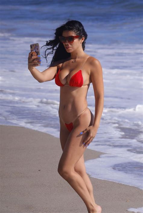 6 Hot Sexy Suely Medeiros Bikini Pics