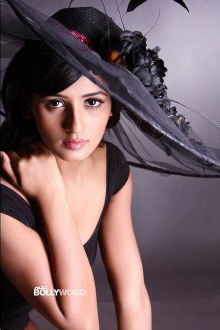 Shakti Mohan Hot Unseen Pictures Veethi