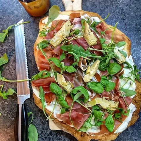 Flat Bread Ricotta Miel Artichauts Jambon Cru