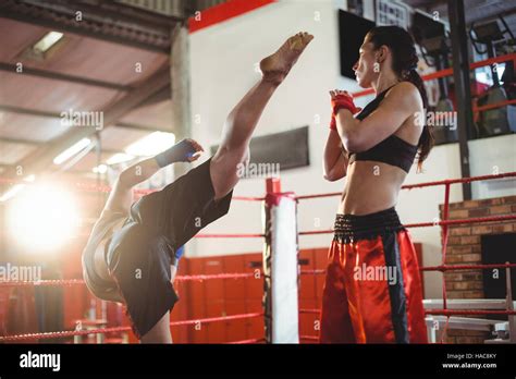 Female Boxers Ring Fight Hi Res Stock Photography And Images Alamy