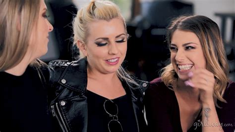 KRISTEN SCOTT LESBIAN DREAM