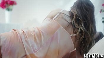 Sexy Lesbians Enjoyed Hot Pussy Licking After Perfect Kissing And Fingering Xnxx