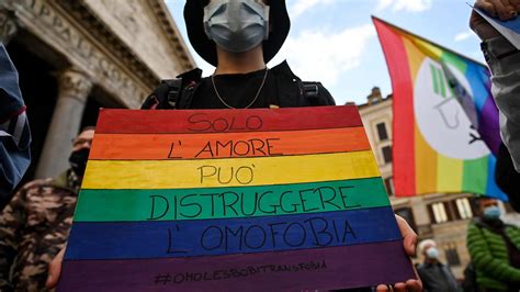 Coppia Gay Aggredita A Palermo Si Cercano Quattro Adolescenti Il Secolo XIX