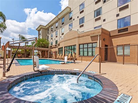 Pharr Hotel near McAllen Convention Center | Holiday Inn Express