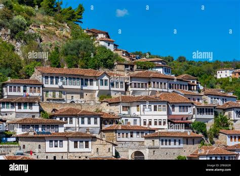 Traditionelle H User In Berat Aka Stadt Der Tausend Fenster In Albanien