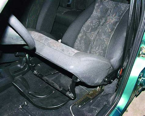 Снятие и установка переднего сиденья | ВАЗ 2110 | Руководство ВАЗ