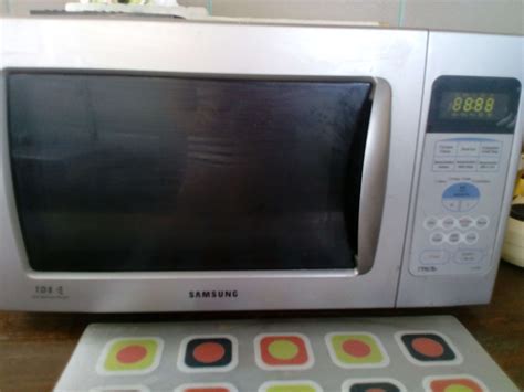 Микроволновая печь то работает то на дисплее пишет se и не реагирует не ...