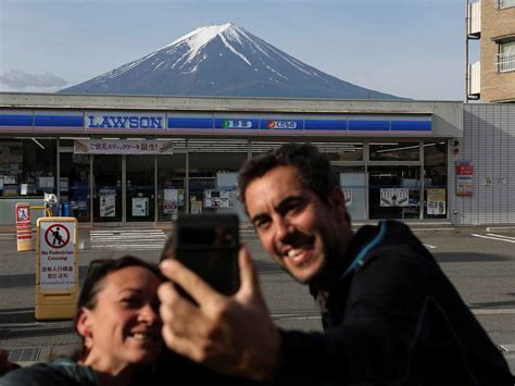 【フォトギャラリー】富士山隠しの黒幕完成 訪日客のマナー違反続出 産経ニュース