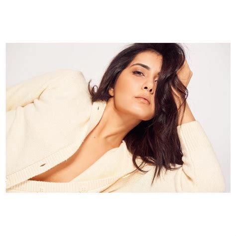Raashi Khanna New Pics Too Hot To Resist Actress Photos Actresses Cinema Actress