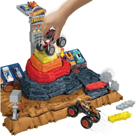 Игровой набор Hot Wheels Monster Trucks Невероятная арена для разрушителей HNB купить по