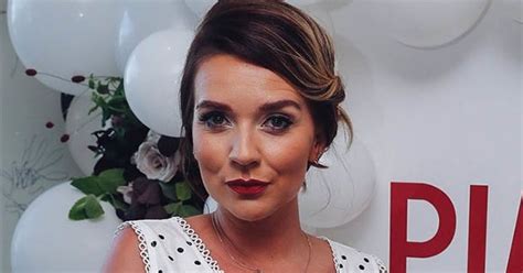 Bake Off Babe Candice Brown Ditches Bra In Plunging Wimbledon Dress Daily Star