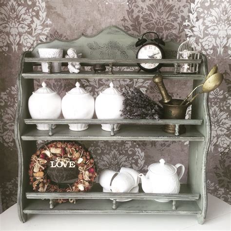 Старинная полка для посуды - 10 фото