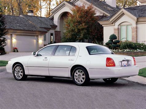 Lincoln Town Car Specifications