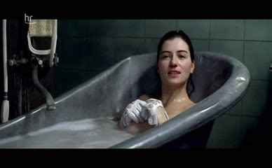 Esther Zimmering Breasts Lesbian Scene In Vivere Aznude