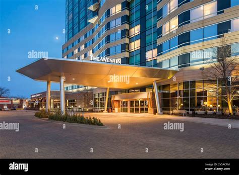 front entrance  hotel showing canopy  door  brick driveway
