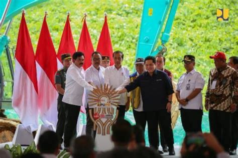 Menteri Basuki Dampingi Presiden Jokowi Groundbreaking