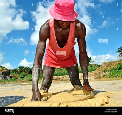 Artisanal Mining Hi Res Stock Photography And Images Alamy