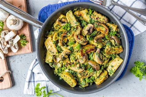 Schnelle Maultaschenpfanne Mit Spinat Und Champignons Kochform