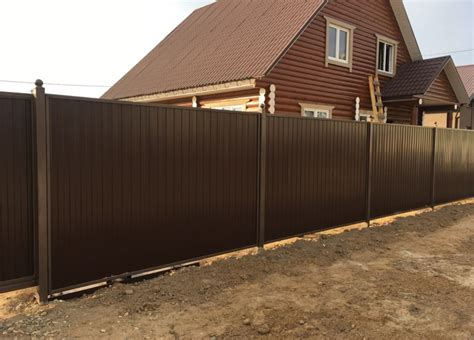 Забор из профлиста с железными столбами (72 фото) » НА ДАЧЕ ФОТО