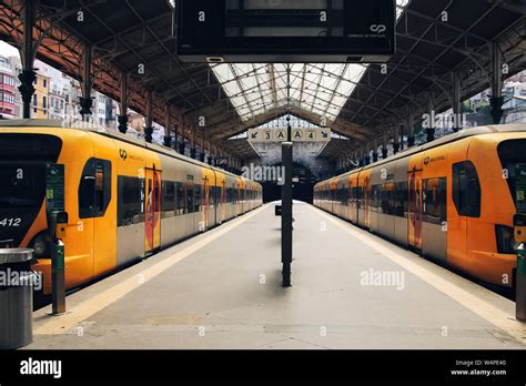Yellow Trains Hi Res Stock Photography And Images Alamy