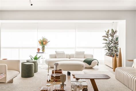 Tons de nude são a aposta na decoração e no mobiliário deste apartamento Decoração Casa e Jardim