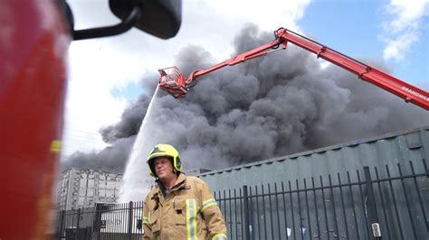 Grote Rookpluimen Door Brand In Bedrijfspand In Alblasserdam