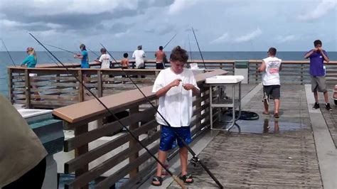 Catching Snook On The Juno Pier In Juno Beach Florida Youtube