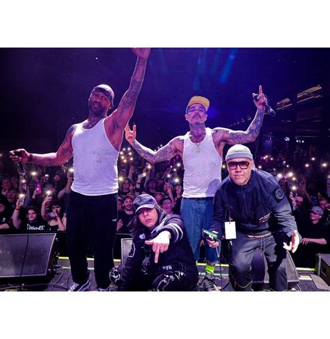 Vocalista E Sex Symbol Dono De Hit Dos Anos Aparece Irreconhec Vel Ao Ser Preso Por