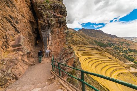 Premium Photo | Exploring inca trails and terraces of pisac, peru