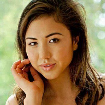 Chloe Moet Babe Page Watch This Centerfold On FreeOnes