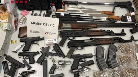 Les Trafiquants De Drogue Recrutent Des Hommes Arm S D Armes De Guerre