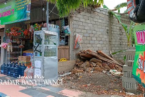 Geliat Toko Madura Yang Buka Jam Di Banyuwangi Tidak Kenal Libur