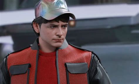 Hot Toys BTTF II Marty McFly Sixth Scale Figure Diğer