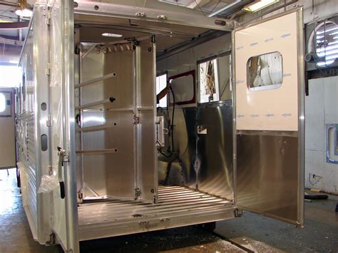 New (to me) Trailer amenities! - Horse and Man