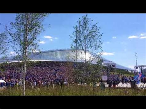 Исландские фанаты в Москве делают "ХУ!" (1) - YouTube