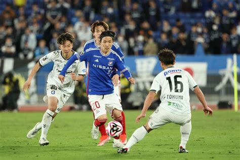 【厳選ショット】横浜がロペス＆植中弾でg大阪に2－0勝利！今季初の連勝で4位に浮上｜j1第3節 横浜2－0g大阪 サッカーダイジェストweb