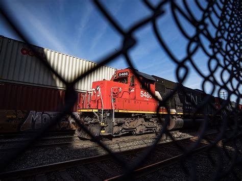 drop  cn rail traffic signals canada   recession financial