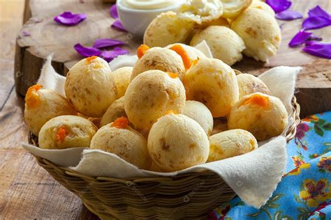 Caf Da Manh Lanche Brasileiro P O De Queijo Recheado Catupiry