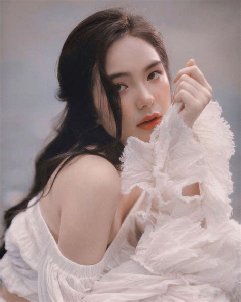 Cuộc sống khiến triệu người đỏ mắt ghen tị của hot girl lai 3 dòng máu