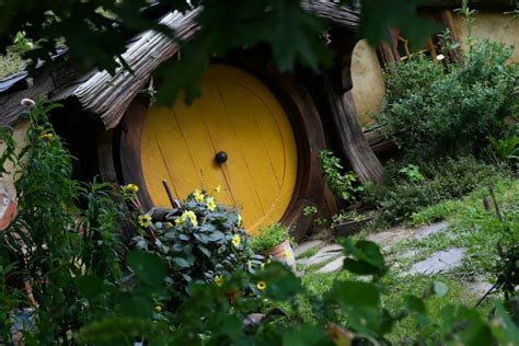 Hobbiton Movie Set Tour Review (Ultimate Guide) - UponArriving