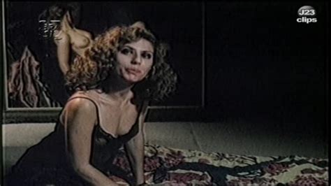 Naked Patricia Pillar in A Maldição do Sanpaku