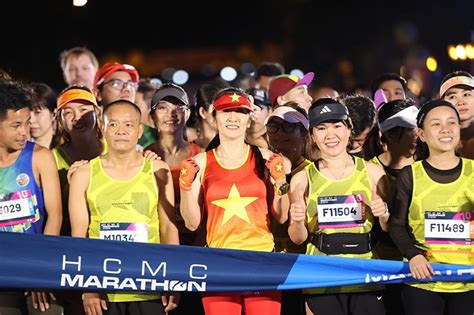 Vũ công nóng bỏng Vy Phan cùng dàn hot girl gây ấn tượng tại giải Marathon