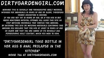 Dirtygardengirl Toma Botella En Su Culo Y Prolapso Anal En La Cocina XVIDEOS