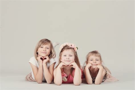 Portrait D Enfants Heureux Photo Gratuite