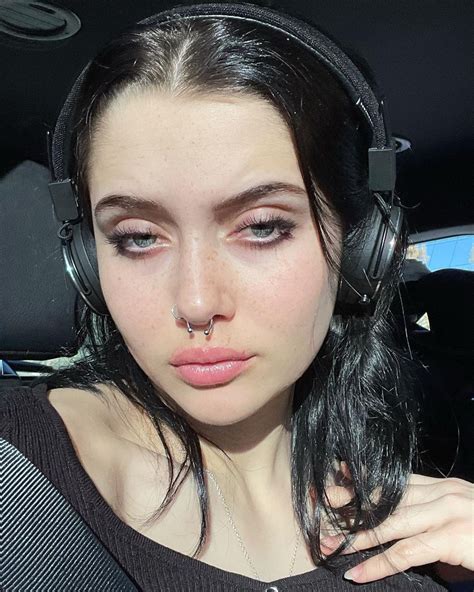 ¡nna On Instagram Frosty Fingers Goth Eye Makeup Black Hair Aesthetic Woman With Blue Eyes