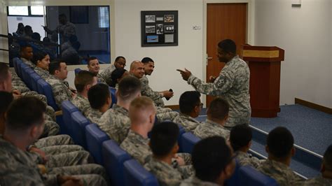 USAFE AFAFRICA Command Team Visits Aviano Airmen