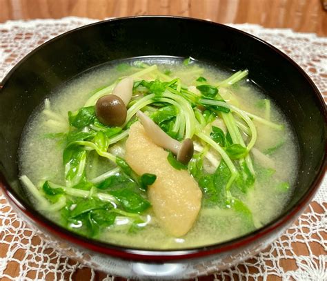 豆苗と油揚げとしめじの☆味噌汁 レシピ・作り方 by ぴっとすぅ - 楽天レシピ