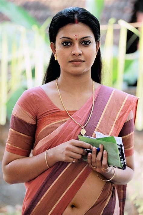 Kerala Hot Aunties In Saree