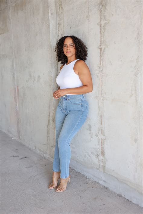 Model Digitals - vivianvo